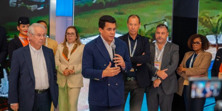 Turismo y Air Caraibes anuncian nueva ruta hacia Samaná desde Paris