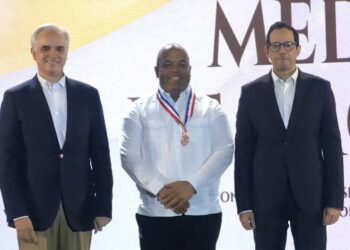 Equipo de la Regional 15 de Educación recibe Medalla de Bronce en Premio Nacional a la Calidad Educativa 2025