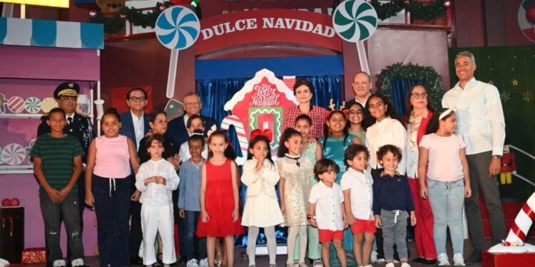 Villa Navidad 2025 iluminada en los jardines del Gran Teatro del Cibao, Santiago